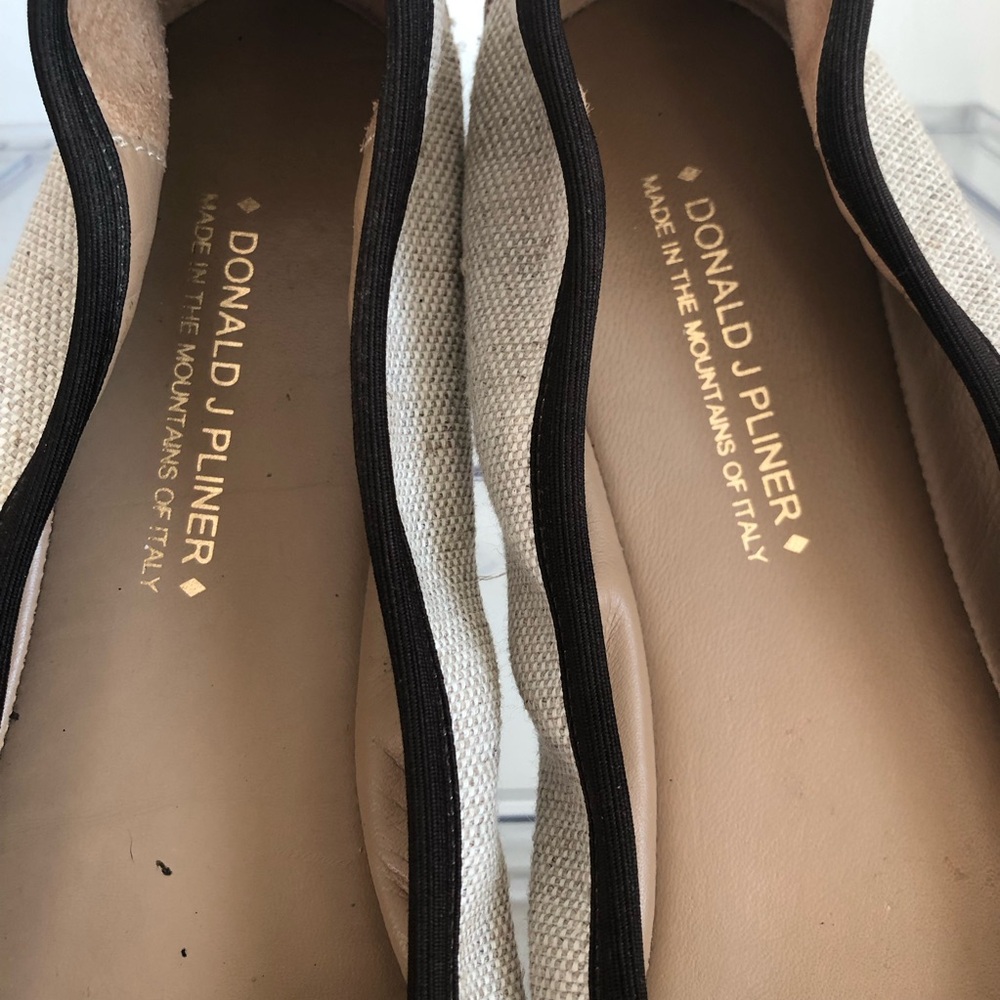 Donald J Pliner Linen and Tortoise Flats - Picture 4 of 10